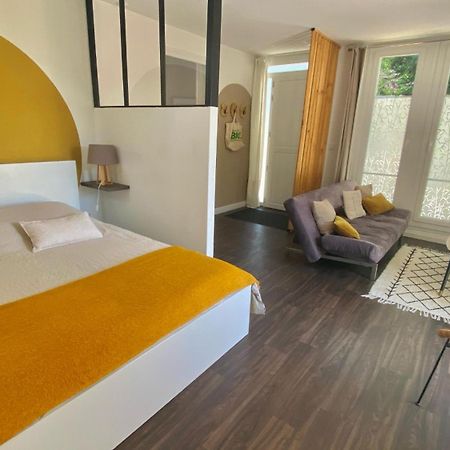 Agreable Petit Gite Avec Piscine Et Jardinet Salies-de-Béarn Екстериор снимка