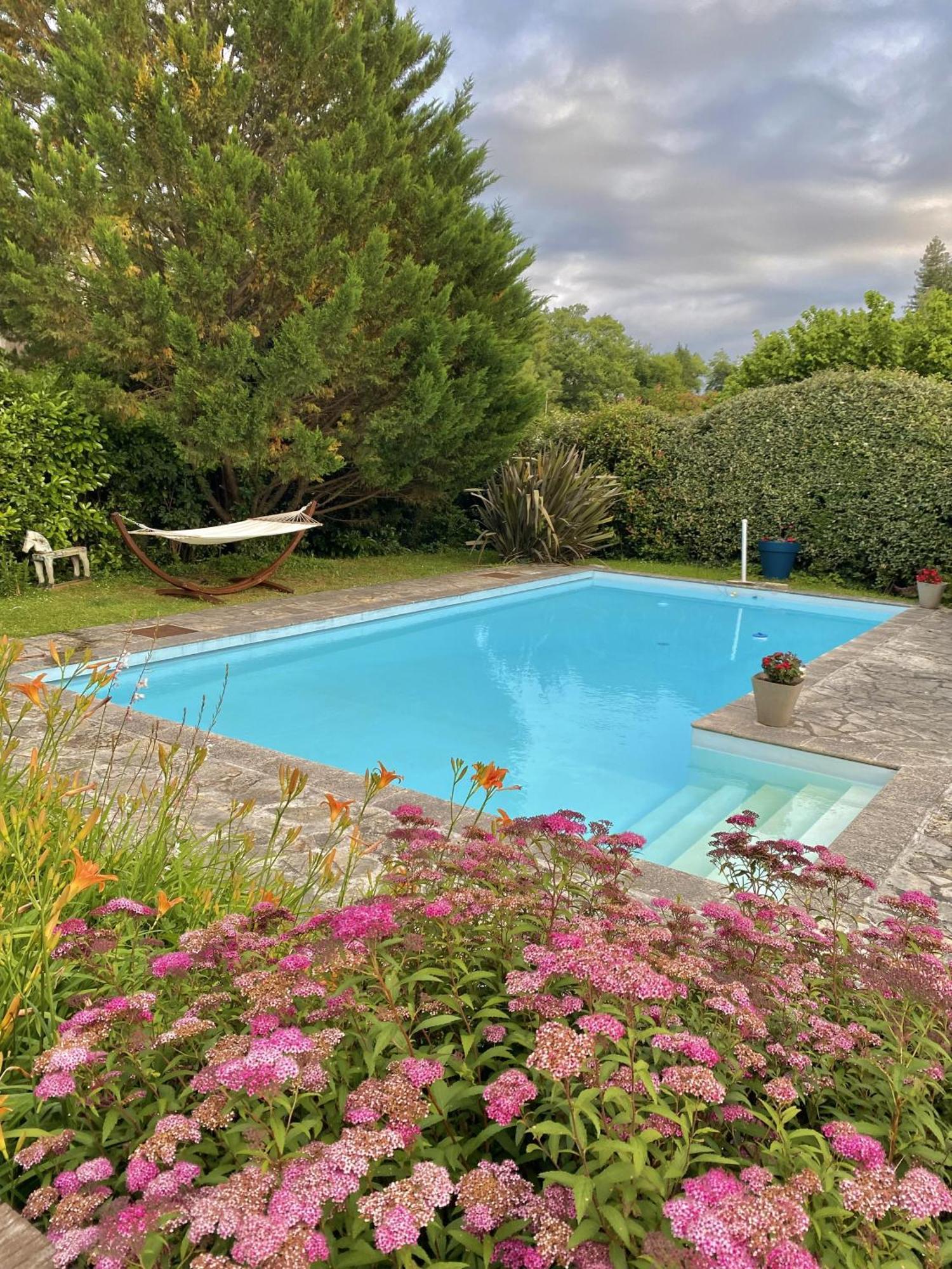 Agreable Petit Gite Avec Piscine Et Jardinet Salies-de-Béarn Екстериор снимка