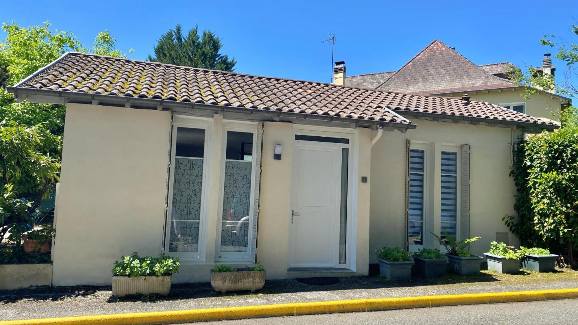 Agreable Petit Gite Avec Piscine Et Jardinet Salies-de-Béarn Екстериор снимка
