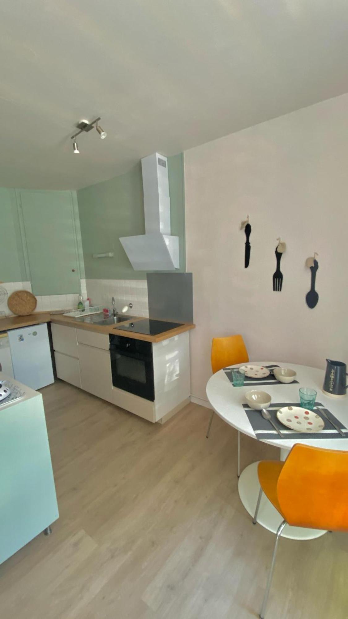 Agreable Petit Gite Avec Piscine Et Jardinet Salies-de-Béarn Екстериор снимка