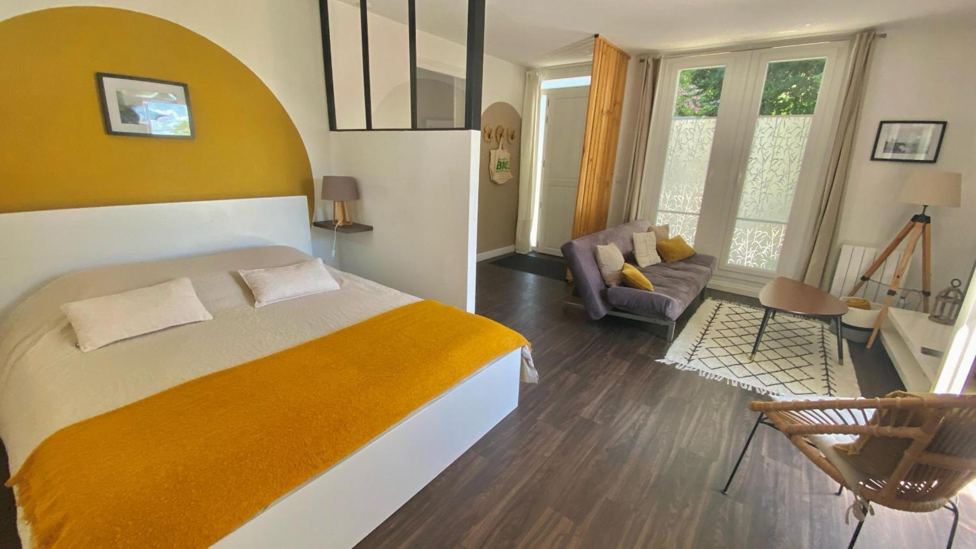 Agreable Petit Gite Avec Piscine Et Jardinet Salies-de-Béarn Екстериор снимка